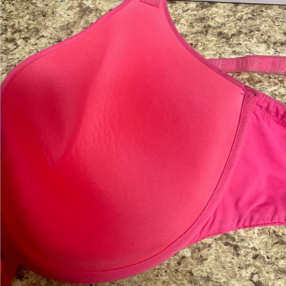 Gently worn pink Victoria Secret T-shirt bra size 38DD - Picture 2 of 5